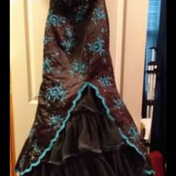 Three dresses - Picture 4 of 15